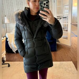 The North Face women’s 550 Down Black Coat